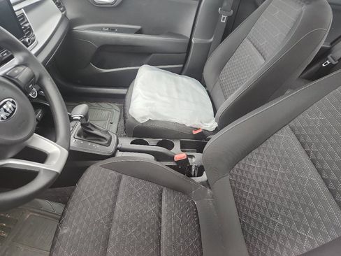 Used 2021 Kia Rio LX image 7