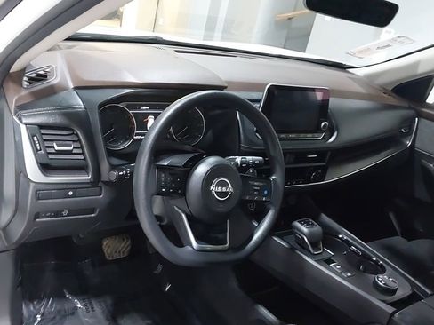 Used 2023 Nissan Rogue SV image 19