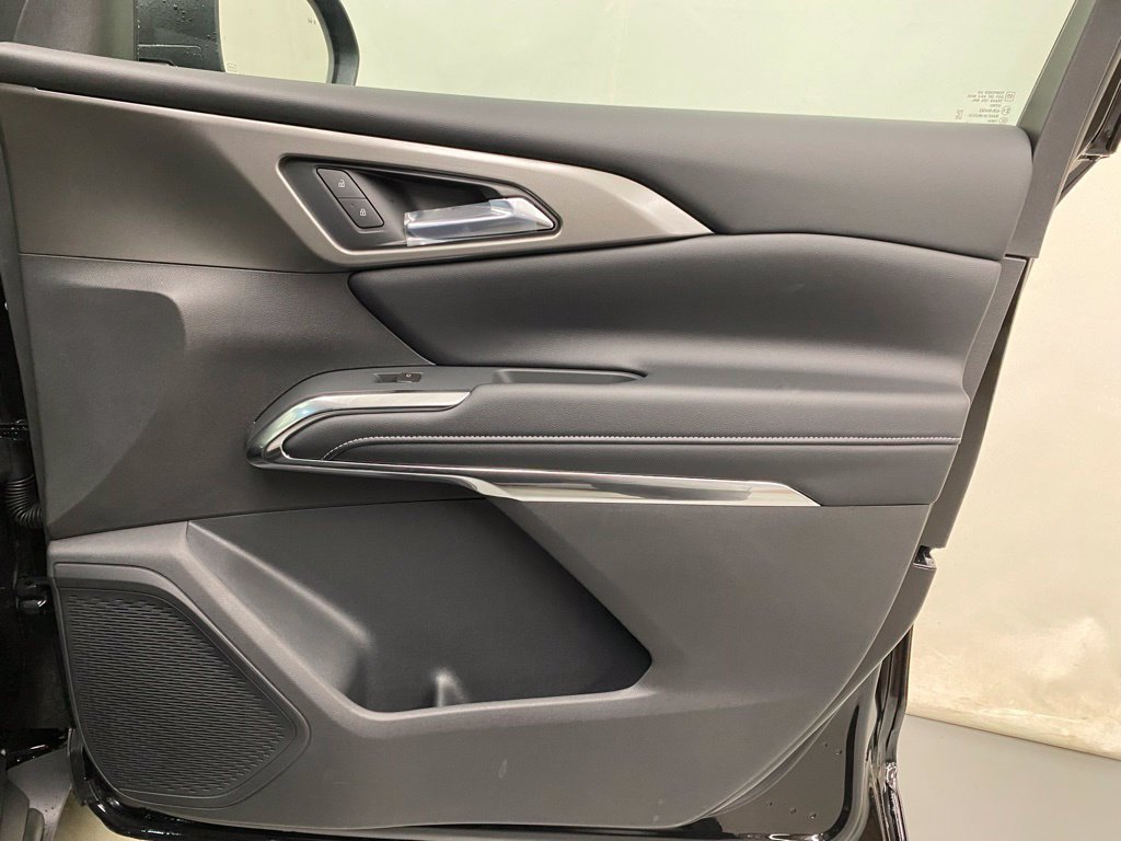 New 2027 Chevrolet Traverse LT w/ LPO, Floor Liner Package AWD/4WD image 11