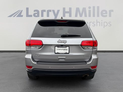 Used 2019 Jeep Grand Cherokee Laredo AWD/4WD image 4