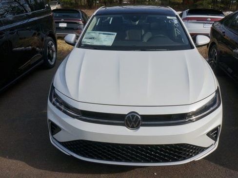 New 2026 Volkswagen Jetta SE image 2