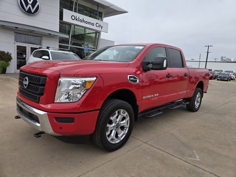 Used 2024 Nissan Titan SV w/ SV Convenience Package image 2