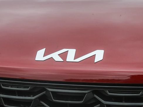 Certified 2025 Kia Sorento LX FWD image 7