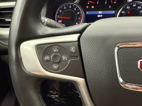 Used 2023 GMC Acadia SLT image 42