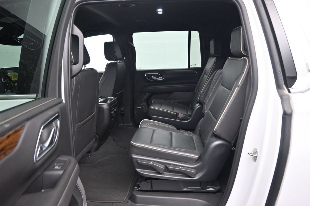 Used 2023 Chevrolet Suburban Premier AWD/4WD image 27