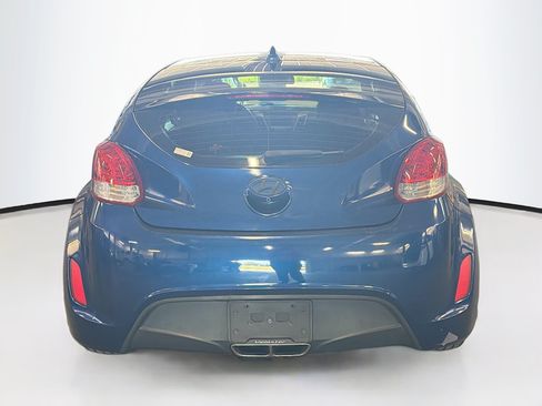 Used 2017 Hyundai Veloster FWD image 7