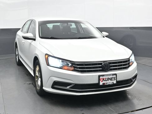 Used 2016 Volkswagen Passat 1.8T S FWD image 4