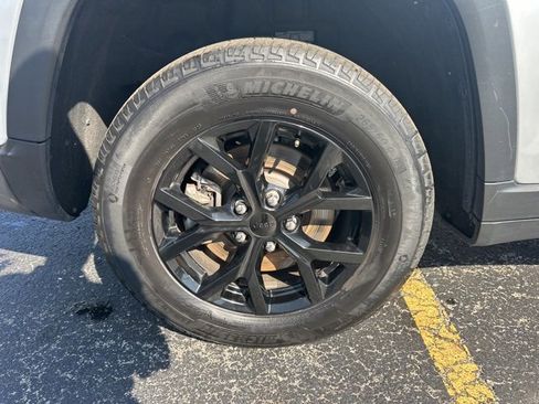 Used 2024 Jeep Grand Cherokee L Altitude image 30