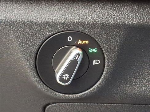 Used 2022 Volkswagen Jetta SE image 12