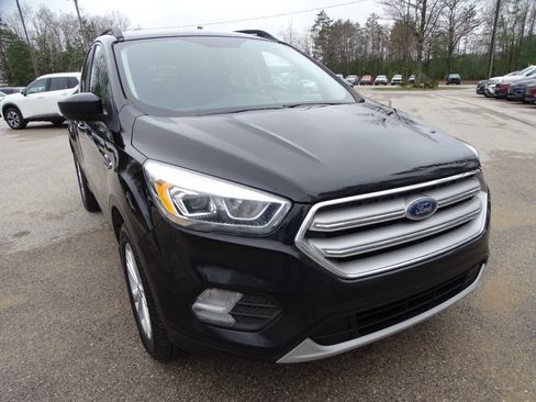 Used 2019 Ford Escape SEL image 3