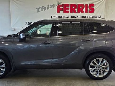 Used 2023 Toyota Highlander Limited image 2