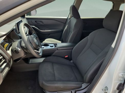 Used 2024 Nissan Rogue S AWD/4WD image 17