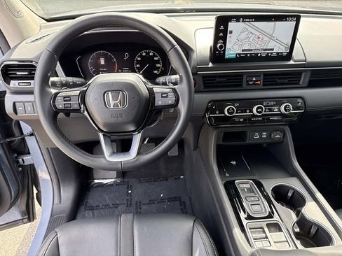 Used 2025 Honda Pilot Touring image 18