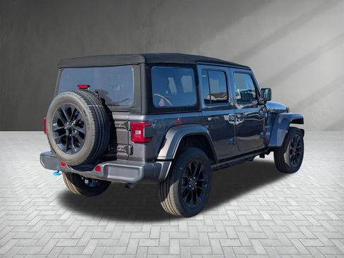 Used 2024 Jeep Wrangler Unlimited Sahara image 8