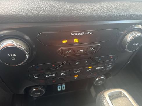 Used 2019 Ford Ranger XLT w/ Equipment Group 302A Luxury AWD/4WD image 29