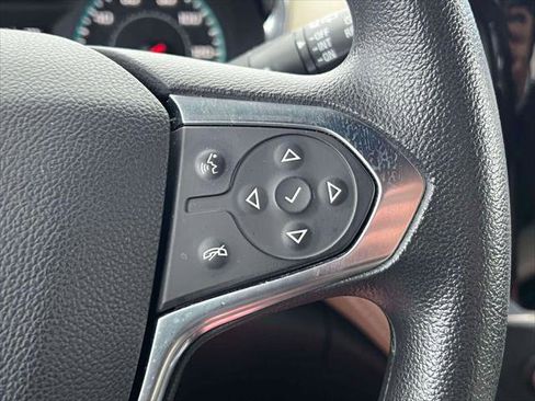 Used 2023 Chevrolet Traverse LS image 22