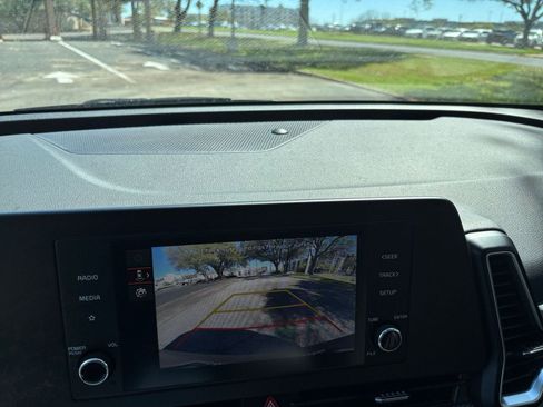 Used 2025 Kia Sportage LX image 20