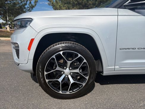 Used 2022 Jeep Grand Cherokee Summit AWD/4WD image 10