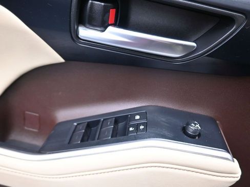 Used 2022 Toyota Highlander XLE FWD image 13