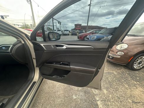 Used 2016 Ford Fusion SE w/ Equipment Group 201A image 24