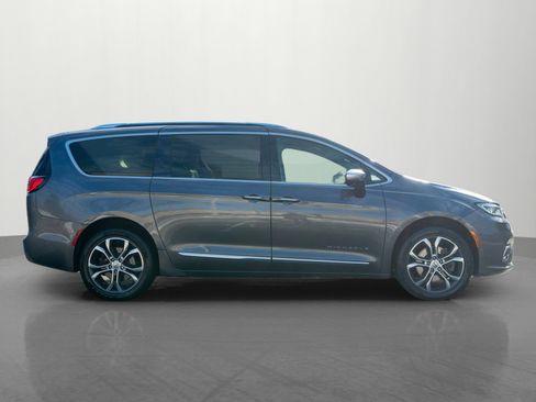 Used 2022 Chrysler Pacifica Pinnacle image 8