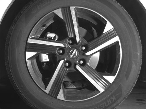 Used 2025 Nissan Sentra SV FWD image 12