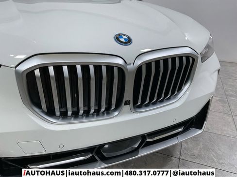 Used 2024 BMW X5 xDrive50e w/ Premium Package image 4