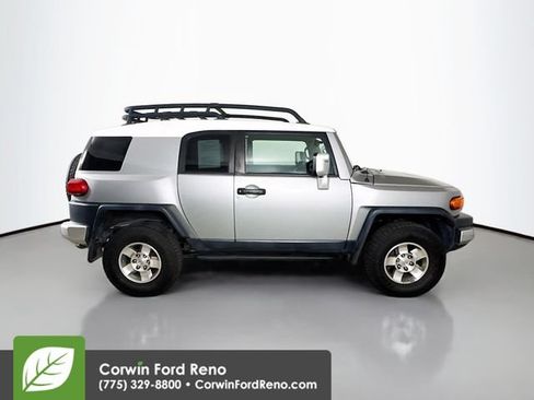 Used 2010 Toyota FJ Cruiser 4WD image 9