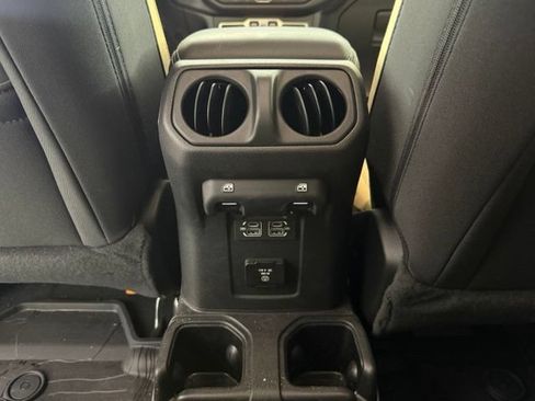 Used 2022 Jeep Wrangler Unlimited Sahara w/ LED Lighting Group AWD/4WD image 25