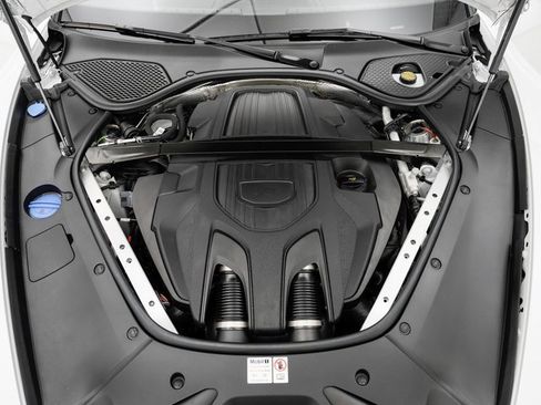 Used 2024 Porsche Panamera 4 image 27