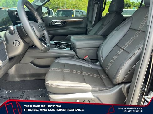 Used 2026 Chevrolet Suburban High Country RWD image 9