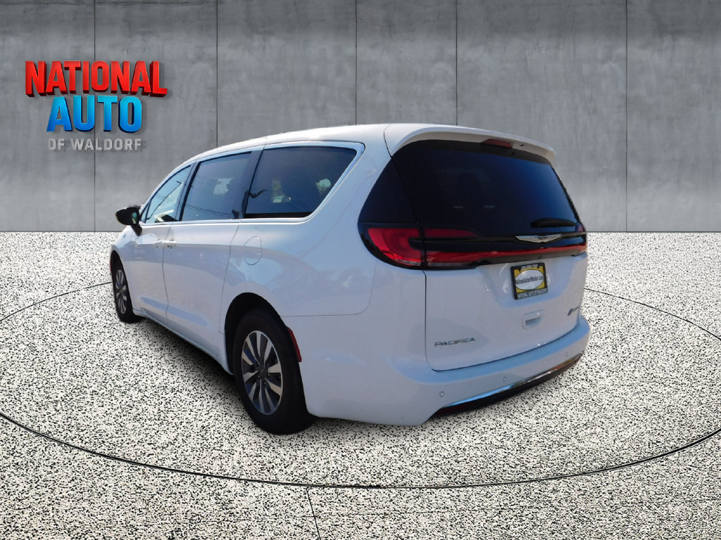 Used 2024 Chrysler Pacifica Limited FWD image 6