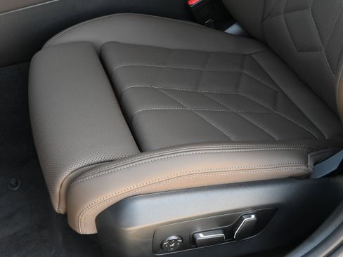 Used 2026 BMW 530i w/ Premium Package RWD image 25
