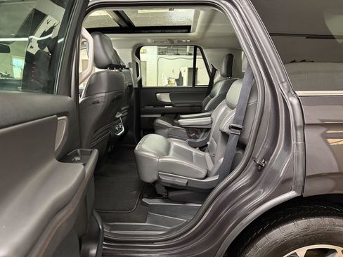 Used 2025 Ford Expedition Active AWD/4WD image 18