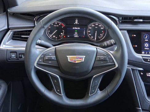 Used 2024 Cadillac XT5 Luxury w/ LPO, Floor Liner Package FWD image 10