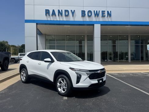 New 2026 Chevrolet Trax LS w/ LS Convenience Package FWD image 1