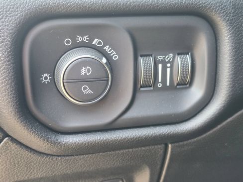 Used 2019 RAM 1500 Big Horn AWD/4WD image 11
