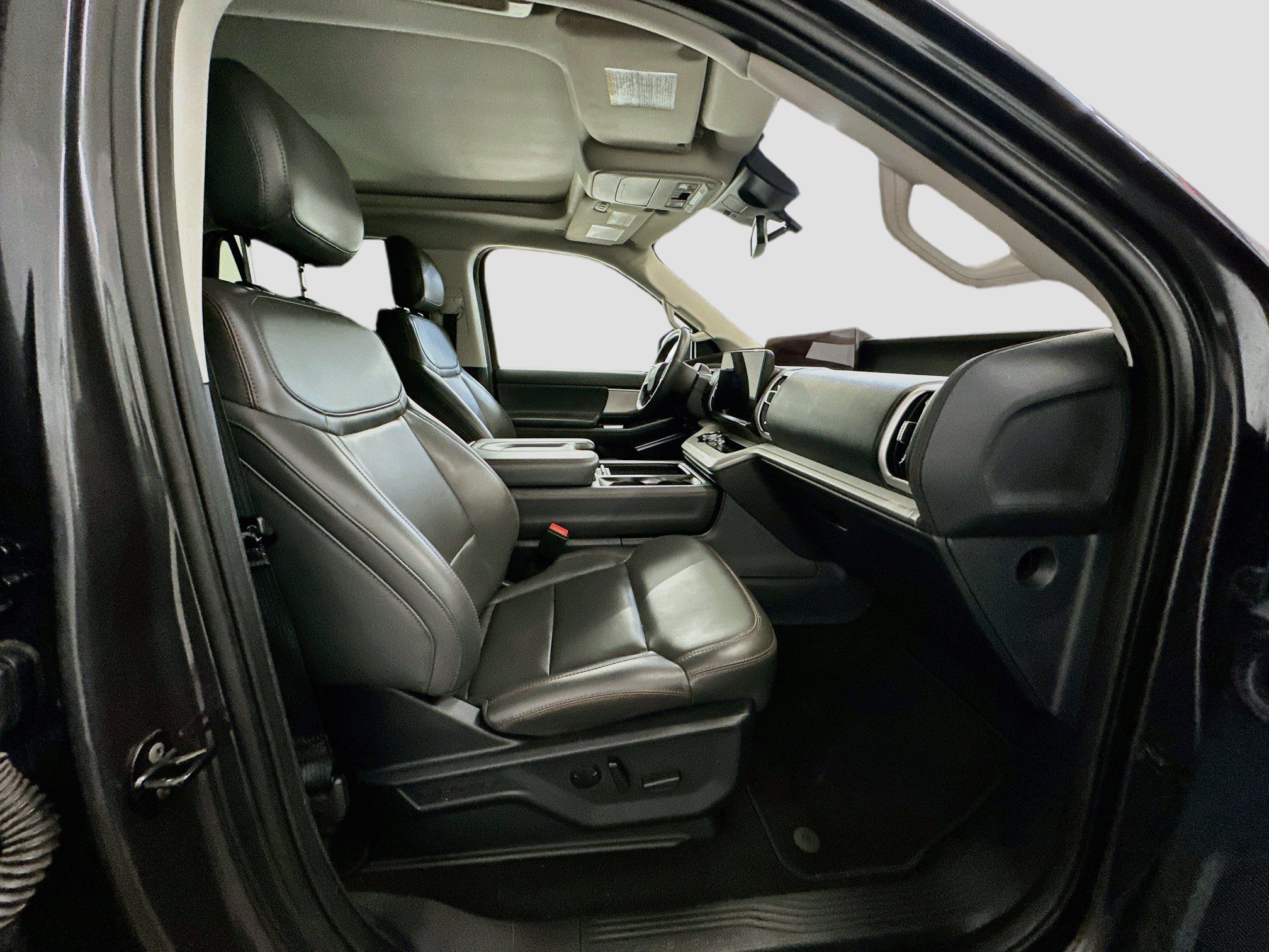 Used 2025 Ford Expedition Active AWD/4WD image 35