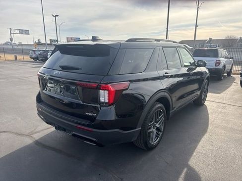 Used 2025 Ford Explorer ST-Line w/ ST-Line Street Pack image 3