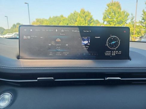 Used 2025 Genesis GV70 3.5T Sport w/ Sport Advanced Package image 30