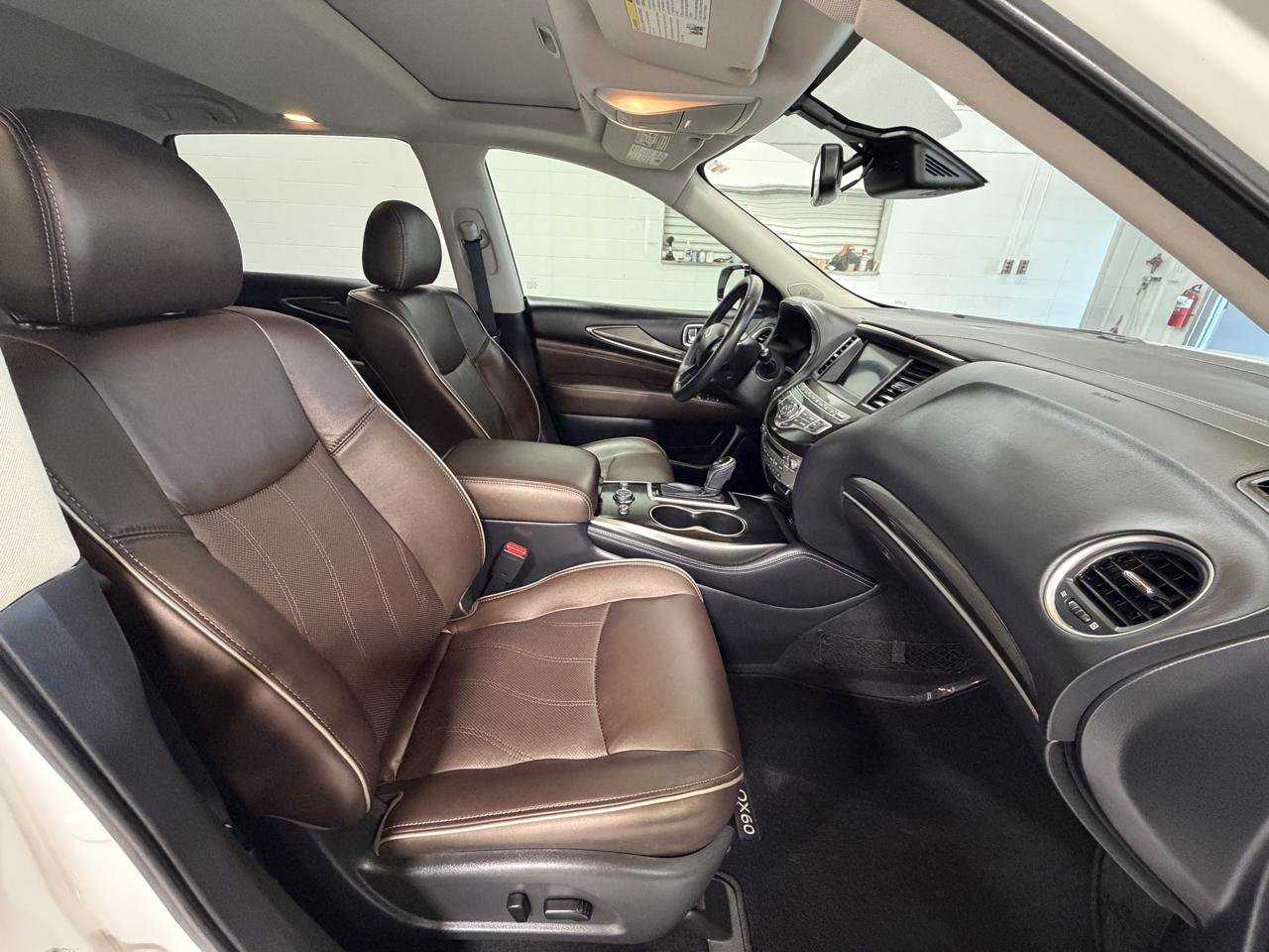 Used 2020 INFINITI QX60 Luxe w/ Essential Package FWD image 24