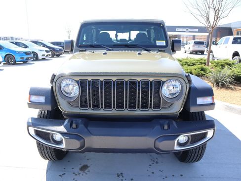 New 2026 Jeep Gladiator Sport AWD/4WD image 10