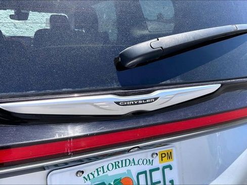 Used 2023 Chrysler Pacifica Touring-L FWD image 31