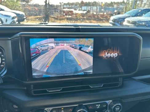 Used 2024 Jeep Wrangler Sahara image 19