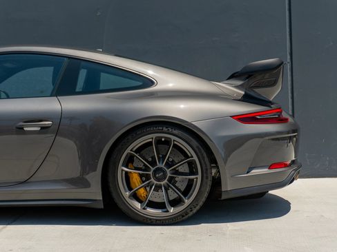Used 2018 Porsche 911 GT3 RWD image 20