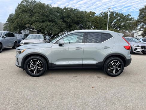 Certified 2025 Volvo XC40 B5 Core image 3