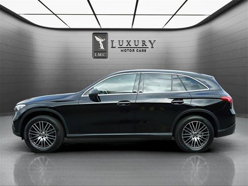 Used 2023 Mercedes-Benz GLC 300 4MATIC w/ Exclusive Trim Package image 6