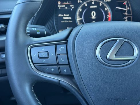 Used 2022 Lexus UX 200 image 18