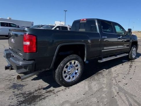 Used 2019 GMC Sierra 2500 Denali w/ Duramax Plus Package AWD/4WD image 8
