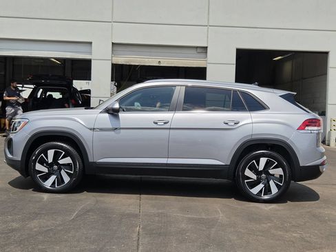 Used 2026 Volkswagen Atlas Cross Sport SE FWD image 6